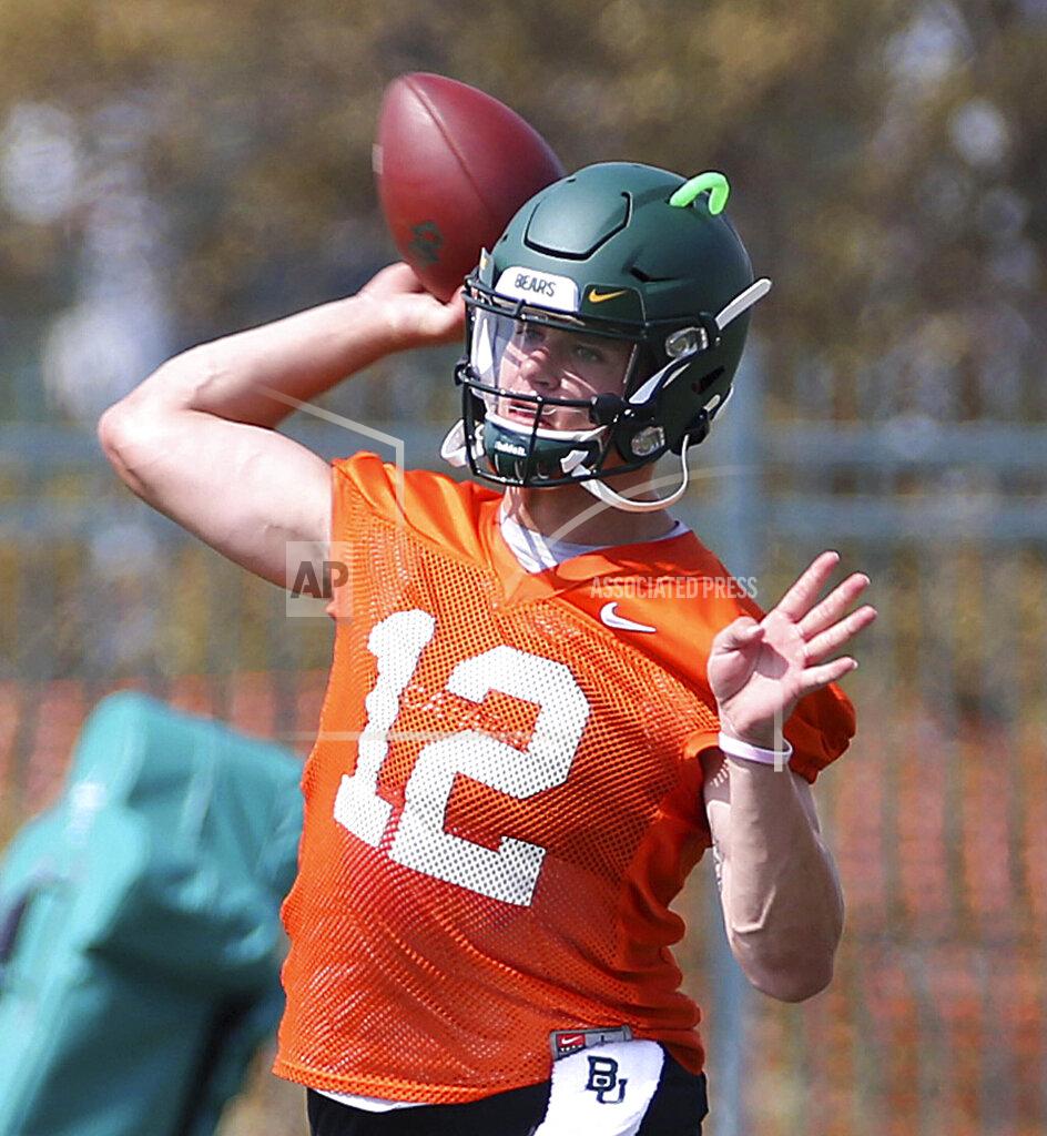 Jerry Larson Baylor quarterback Charlie Brewer throws downfield during the first day of fall practice Friday, August 2, 2019, in Waco, Texas. (Jerry Larson/Waco Tribune-Herald via AP)