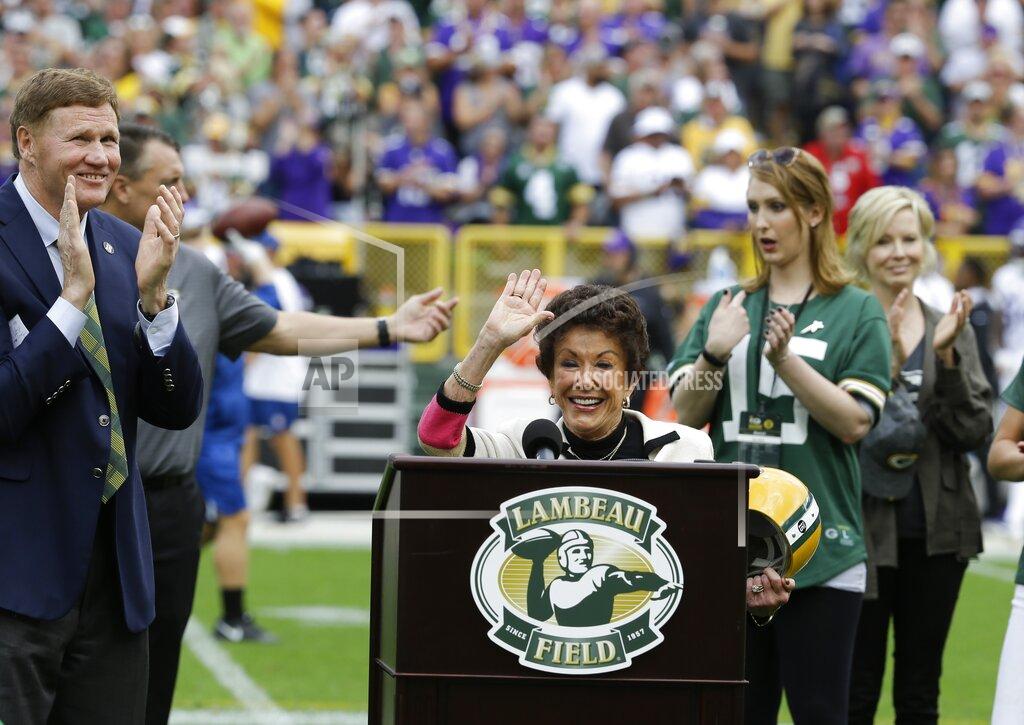 Mike Roemer Cherry Louise Morton, wife of former Green Bay Packers Bart Starr waves during halftime of an NFL football game against the Minnesota Vikings Sunday, Sept. 15, 2019, in Green Bay, Wis. (AP Photo/Mike Roemer)