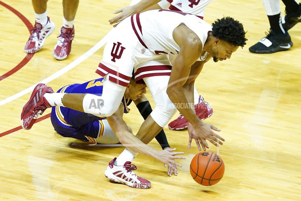 Darron Cummings Indiana's Jerome Hunter (21) controls a loose ball against Tennessee Tech's Keishawn Davidson (3) during the second half of an NCAA college basketball game, Wednesday, Nov. 25, 2020, in Bloomington, Ind. (AP Photo/Darron Cummings)
