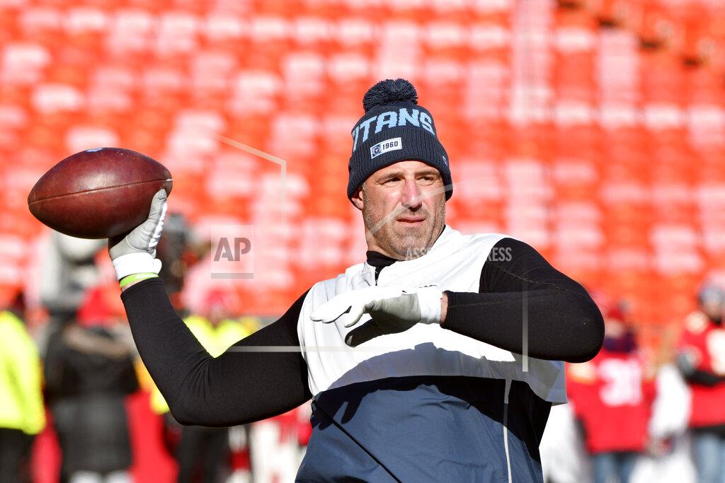 Ed Zurga Tennessee Titans head coach Mike Vrabel throws before the NFL AFC Championship football game against the Kansas City Chiefs Sunday, Jan. 19, 2020, in Kansas City, MO. (AP Photo/Ed Zurga)