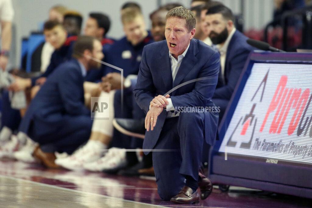Alex Gallardo Gonzaga head coach Mark Few yells out during the first half of an NCAA college basketball game against Loyola Marymount in Los Angeles, Saturday, Jan. 11, 2020. (AP Photo/Alex Gallardo)