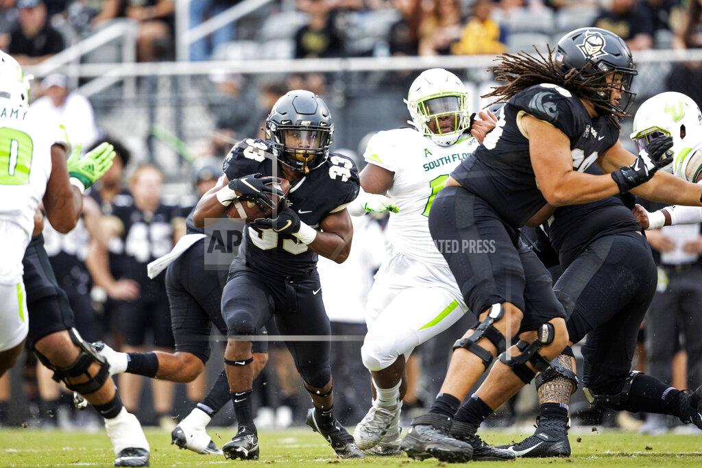 Willie J. Allen Jr. UCF running back Trillion Coles (33) runs the ball during an NCAA college football game against South Florida, Friday, Nov. 26, 2021, in Orlando, Fla. (Willie J. Allen Jr./Orlando Sentinel via AP)