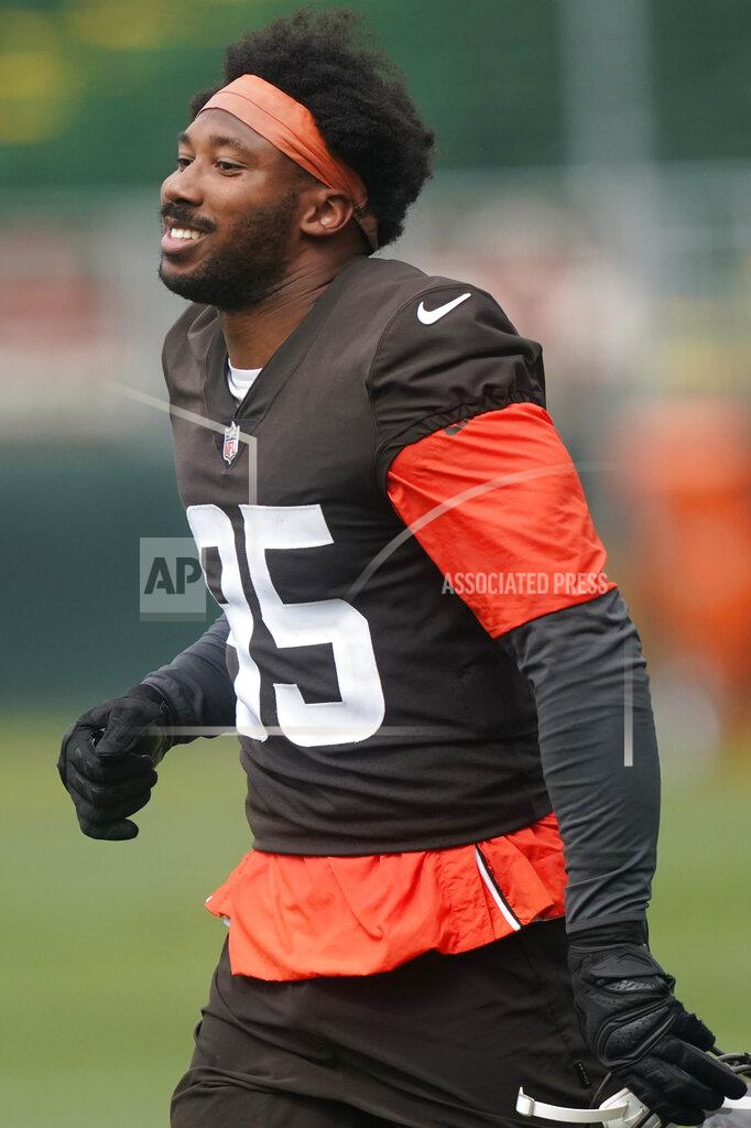 Tony Dejak Cleveland Browns defensive end Myles Garrett smiles during an NFL football practice, Thursday, July 29, 2021, in Berea, Ohio. (AP Photo/Tony Dejak)