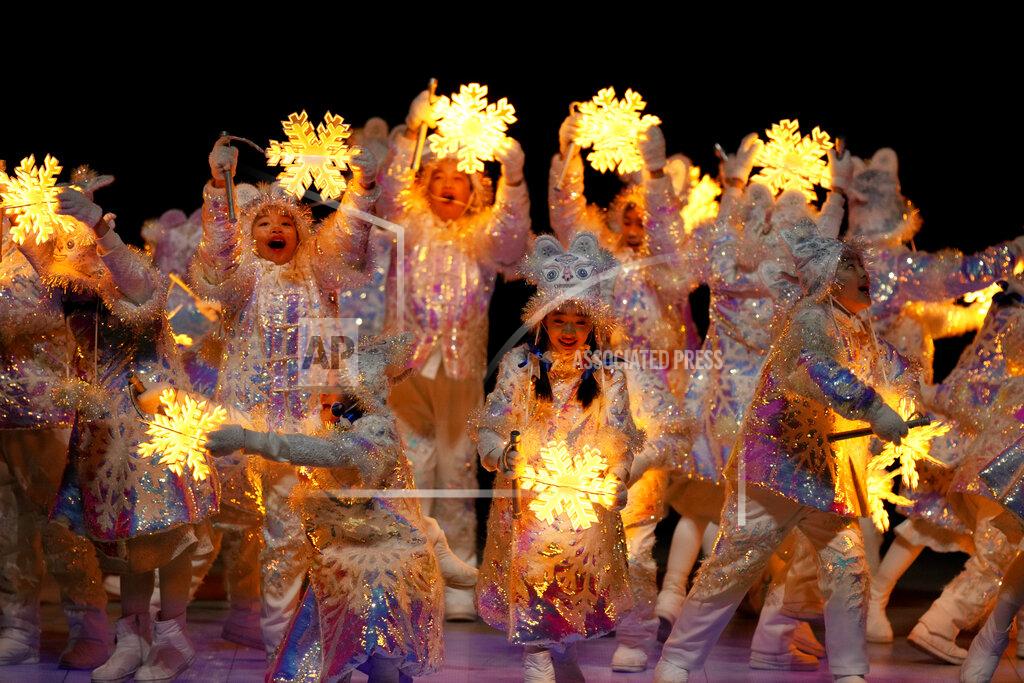Bernat Armangue Performers participate at the closing ceremony of the 2022 Winter Olympics, Sunday, Feb. 20, 2022, in Beijing. (AP Photo/Bernat Armangue)