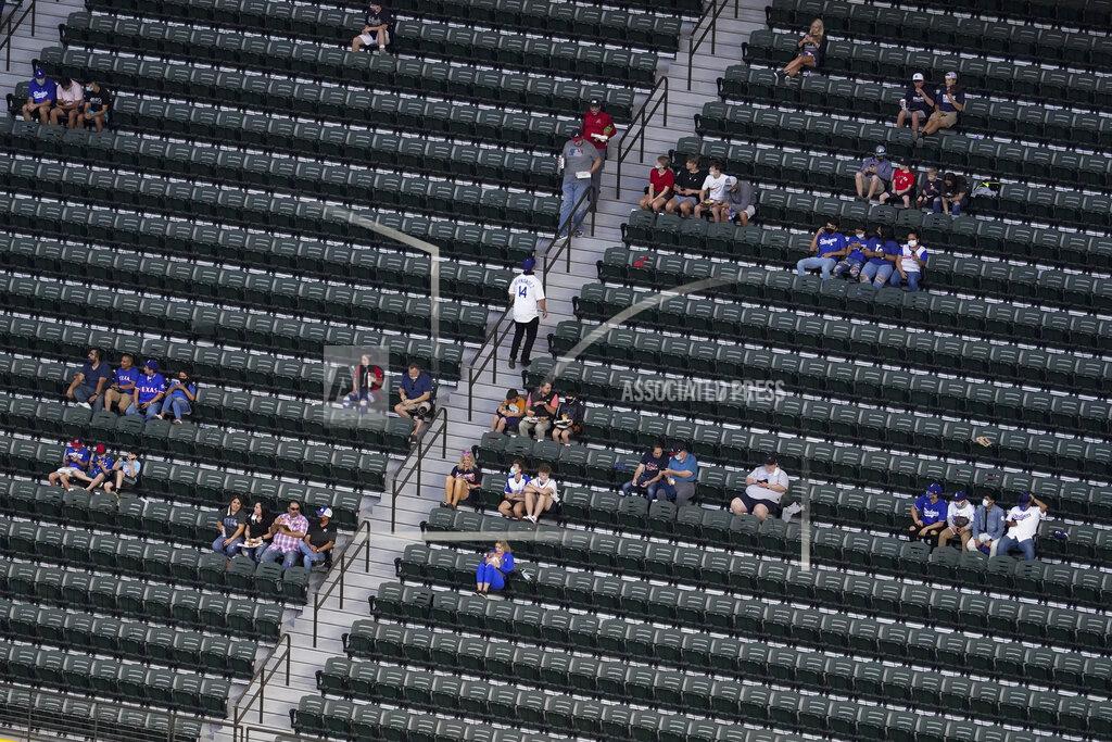 David J. Phillip Fans wait for the start of Game 1 of a baseball National League Championship Series between the Los Angeles Dodgers and the Atlanta Braves Monday, Oct. 12, 2020, in Arlington, Texas. (AP Photo/David J. Phillip)