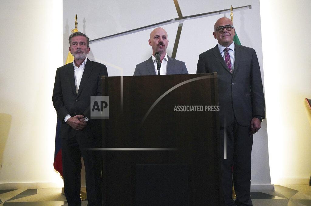 Marco Ugarte Norwegian diplomat Dan Nylander, center, speaks while flanked by Venezuelan opposition delegate Gerardo Blyde Pérez, left, and the president of the Venezuelan National Assembly, Jorge Rodríguez, during a press conference in Mexico City, Monday, Sept. 27. 2021. Delegates from Venezuela’s government and opposition held more talks in Mexico City on Monday after a delay that saw the government’s side arrive a day later than scheduled due to an apparent unhappiness with mediator Norway. (AP Photo/Marco Ugarte)