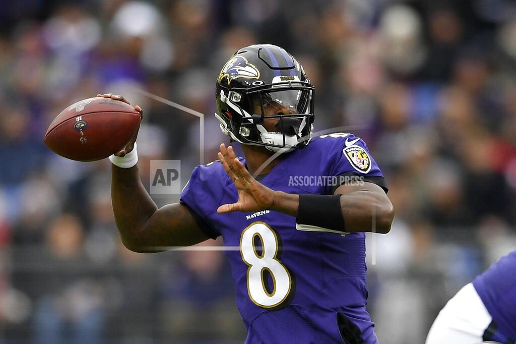 Nick Wass El quarterback de los Ravens de Baltimore Lamar Jackson lanza un pase en el juego ante los Texans de Houston el domingo 17 de noviembre del 2019. (AP Photo/Nick Wass)
