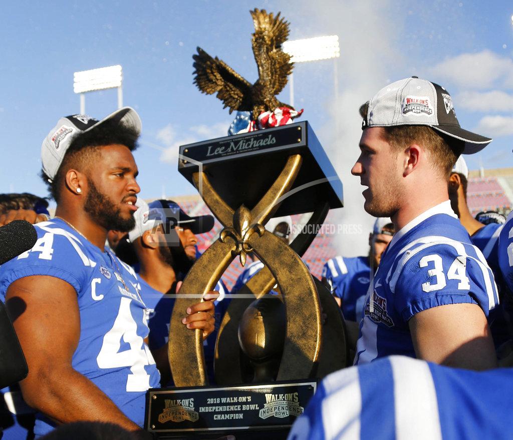 Rogelio V. Solis Duke linebackers Joe Giles-Harris (44), left, Ben Humphreys (34) carefully carry the winner's trophy as they celebrate the end of the Independence Bowl NCAA college football game in Shreveport, La., Thursday, Dec. 27, 2018. (AP Photo/Rogelio V. Solis)
