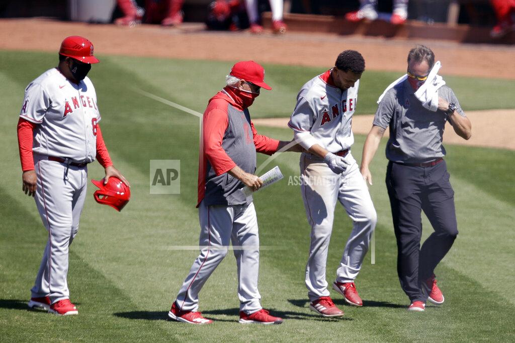 Ben Margot Los Angeles Angels' Andrelton Simmons, second from right, is helped off the field by manager Joe Maddon, second from left, after an injury during the ninth inning of a baseball game against the Oakland Athletics, Monday, July 27, 2020, in Oakland, Calif. (AP Photo/Ben Margot)