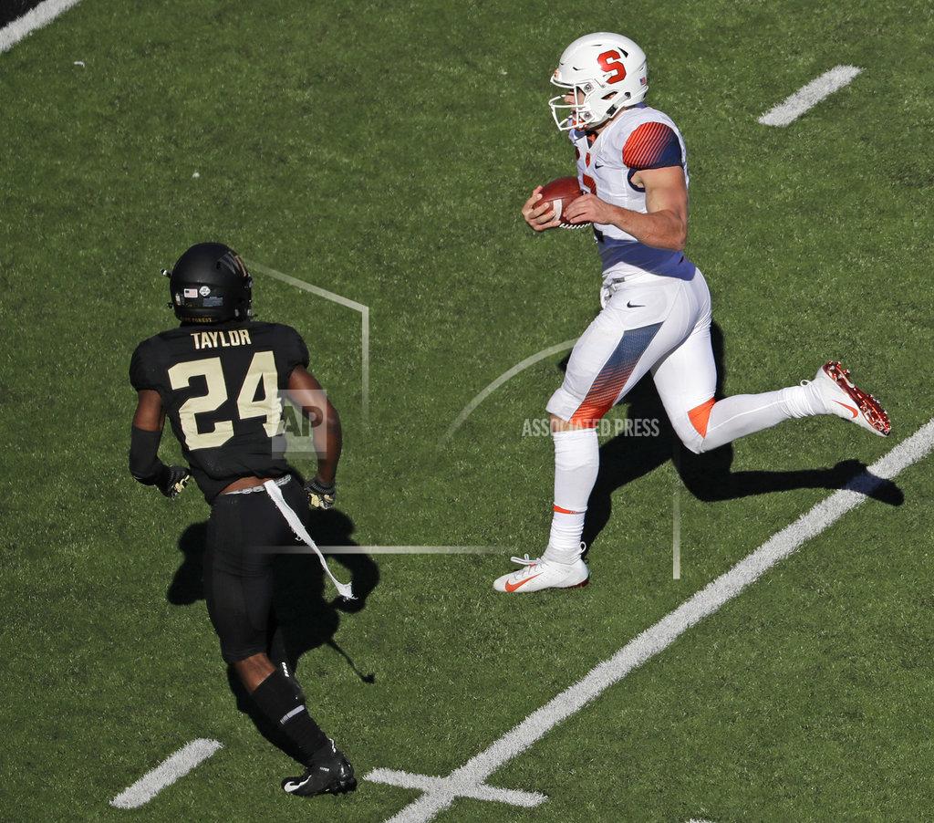 Chuck Burton Syracuse's Eric Dungey (2) runs for a touchdown past Wake Forest's Ja'Sir Taylor (24) in the second half of an NCAA college football game in Charlotte, N.C., Saturday, Nov. 3, 2018. (AP Photo/Chuck Burton)