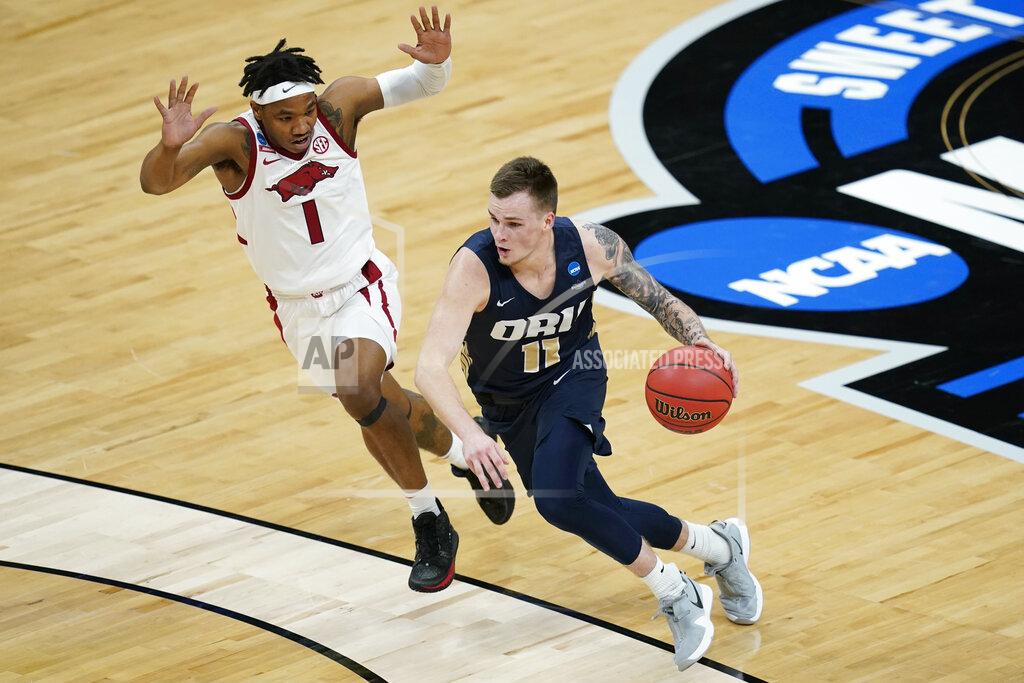 Darron Cummings Oral Roberts guard Carlos Jurgens (11) drives up court ahead of Arkansas guard JD Notae (1) during the first half of a Sweet 16 game in the NCAA men's college basketball tournament at Bankers Life Fieldhouse, Saturday, March 27, 2021, in Indianapolis. (AP Photo/Darron Cummings)