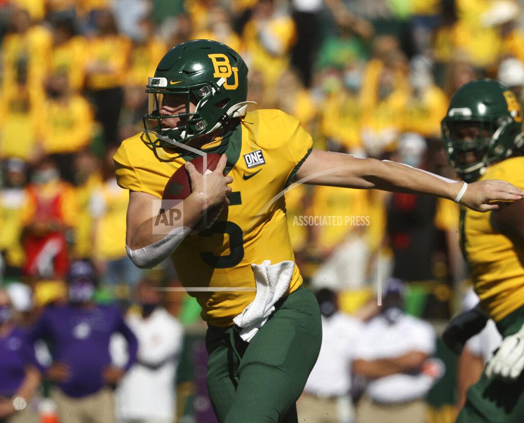 Rod Aydelotte Baylor quarterback Charlie Brewer heads upfield against TCU in the first half of an NCAA college football game, Saturday, Oct. 31, 2020, in Waco, Texas. (Rod Aydelott/Waco Tribune-Herald via AP)
