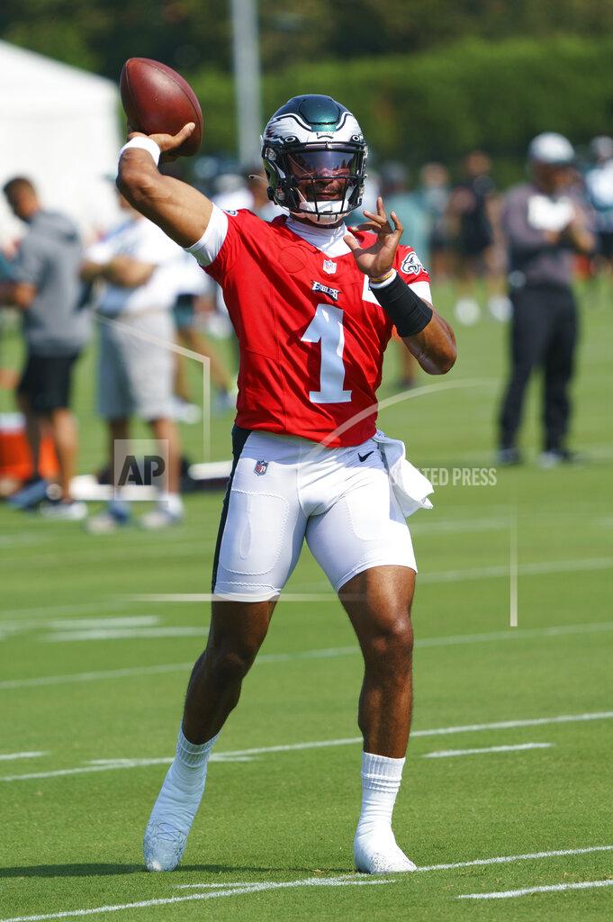 Chris Szagola Philadelphia Eagles quarterback Jalen Hurts throws the ball during practice at NFL football training camp, Wednesday, July 28, 2021, in Philadelphia. (AP Photo/Chris Szagola)
