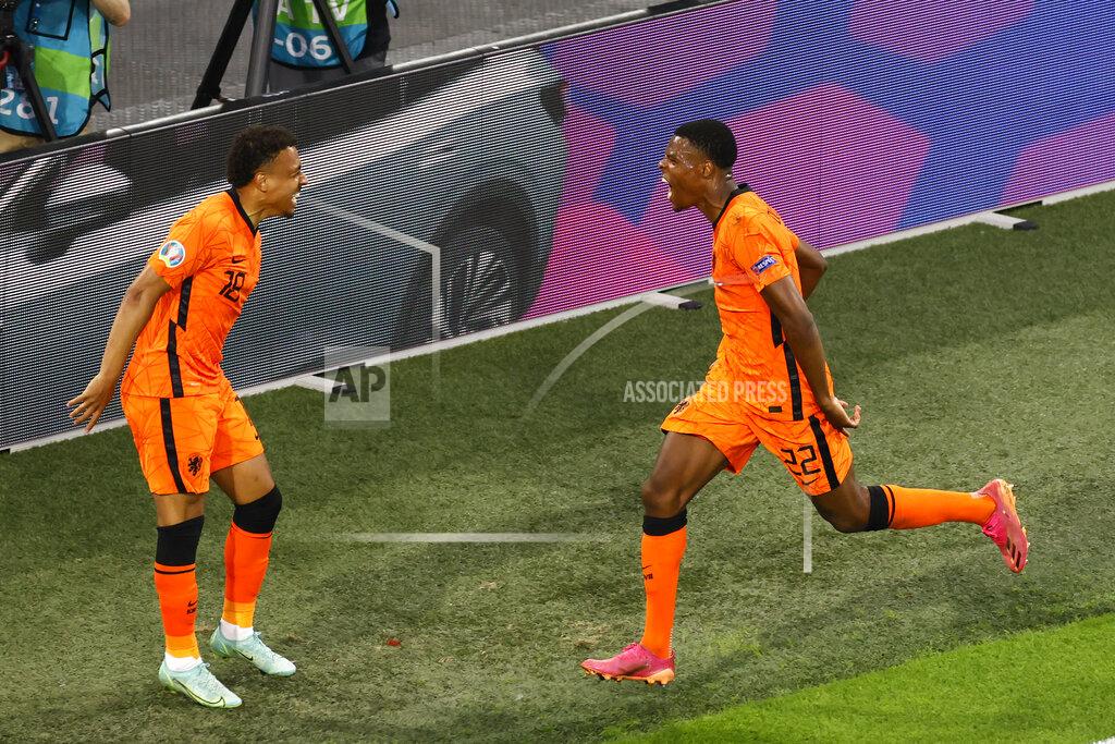 Koen Van Weel Netherlands' Denzel Dumfries, right, celebrates after scoring against Austria during the Euro 2020 soccer championship group C match between Netherland and Austria, at Johan Cruyff Arena in Amsterdam, Thursday, June 17, 2021. (Koen van Weel, Pool via AP)