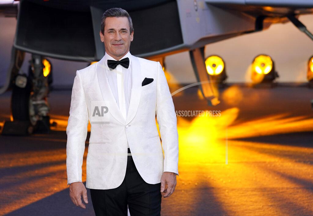 Alberto Pezzali Jon Hamm poses for the media during the 'Top Gun Maverick' UK premiere at a central London cinema, on Thursday, May 19, 2022. (AP Photo/Alberto Pezzali)