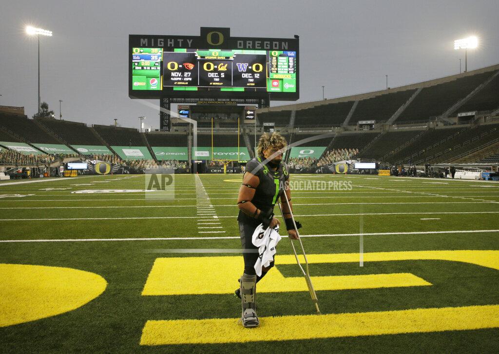 Chris Pietsch Oregon's Noah Sewell leaves the field after being injured in an NCAA college football game against UCLA, Saturday, Nov. 21, 2020, in Eugene, Ore. (AP Photo/Chris Pietsch)