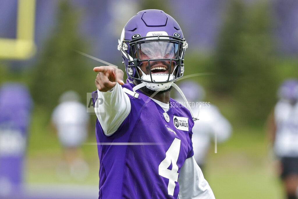Bruce Kluckhohn Minnesota Vikings running back Dalvin Cook laughs with his teammates as they take part in drills at the NFL football team's practice facility in Eagan, Minn., Tuesday, May 17, 2022. (AP Photo/Bruce Kluckhohn)