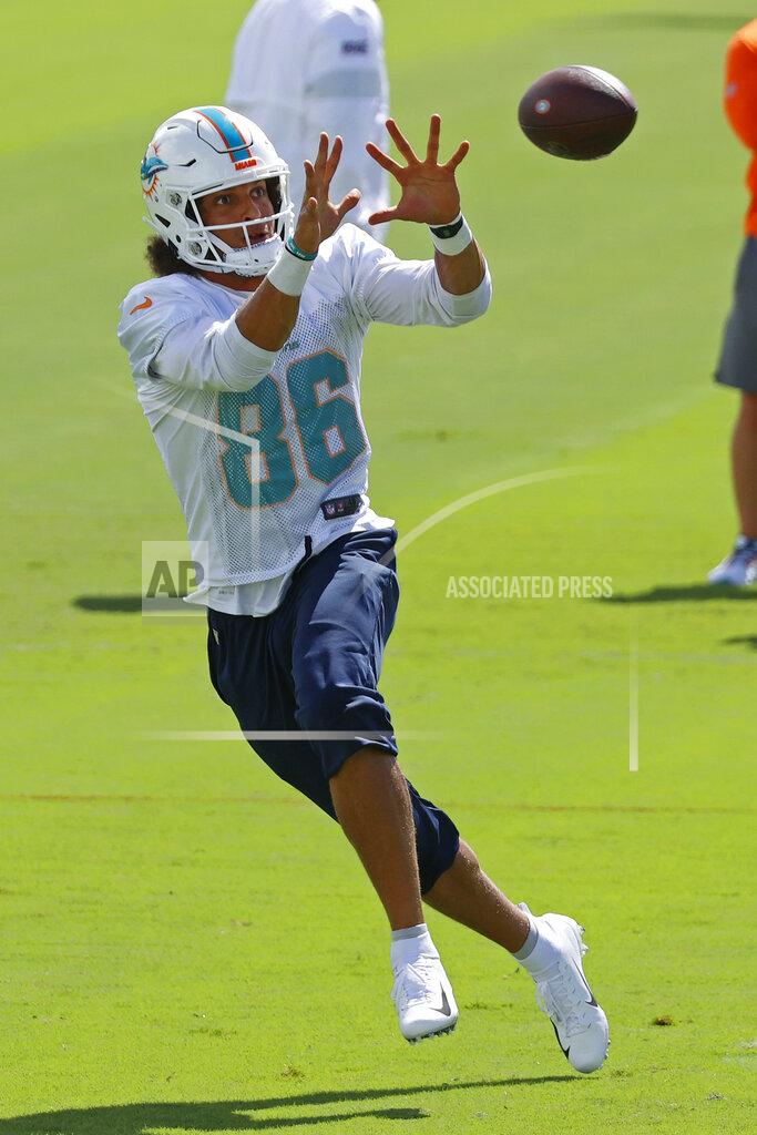 Joel Auerbach Miami Dolphins wide receiver Mack Hollins (86) catches the ball during NFL football practice in Davie, Fla., Friday, Sept. 11, 2020. (AP Photo/Joel Auerbach)