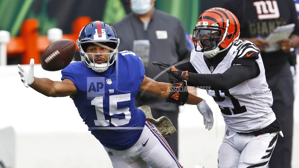 Aaron Doster New York Giants wide receiver Golden Tate (15) reaches but cannot grab the ball under pressure from Cincinnati Bengals cornerback Mackensie Alexander (21) during the second half of NFL football game, Sunday, Nov. 29, 2020, in Cincinnati. (AP Photo/Aaron Doster)