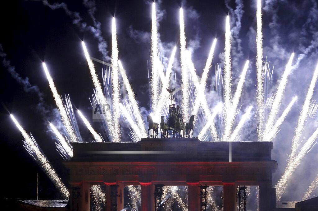 Michael Sohn Fireworks light the sky during the New Year's celebrations at the Brandenburg Gate in Berlin, early Friday, Jan. 1, 2021. Germany is entering 2021 in a lockdown that appears certain to be extended beyond its current Jan. 10 end date, with new coronavirus cases and deaths related to COVID-19 remaining at worryingly high levels. (AP Photo/Michael Sohn)