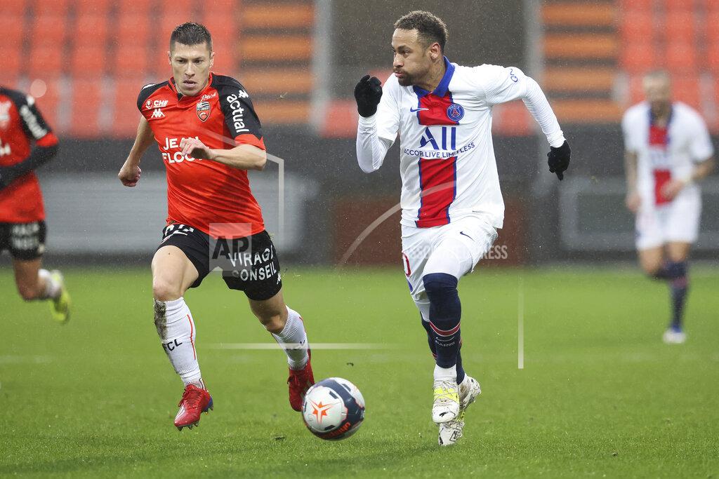 David Vincent PSG's Neymar, right, challenges for the ball with Lorient's Jonathan Delaplace, during the French League One soccer match between FC Lorient and Paris Saint-Germain at the Moustoir stadium in Lorient, western France, Sunday, Jan. 31, 2021. (AP Photo/David Vincent)