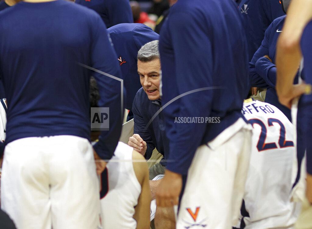 Andrew Shurtleff Virginia head coach Tony Bennett talks with players in the huddle during an NCAA college basketball game against Miami in Charlottesville, Va., Saturday, Feb. 5, 2022. (AP Photo/Andrew Shurtleff)