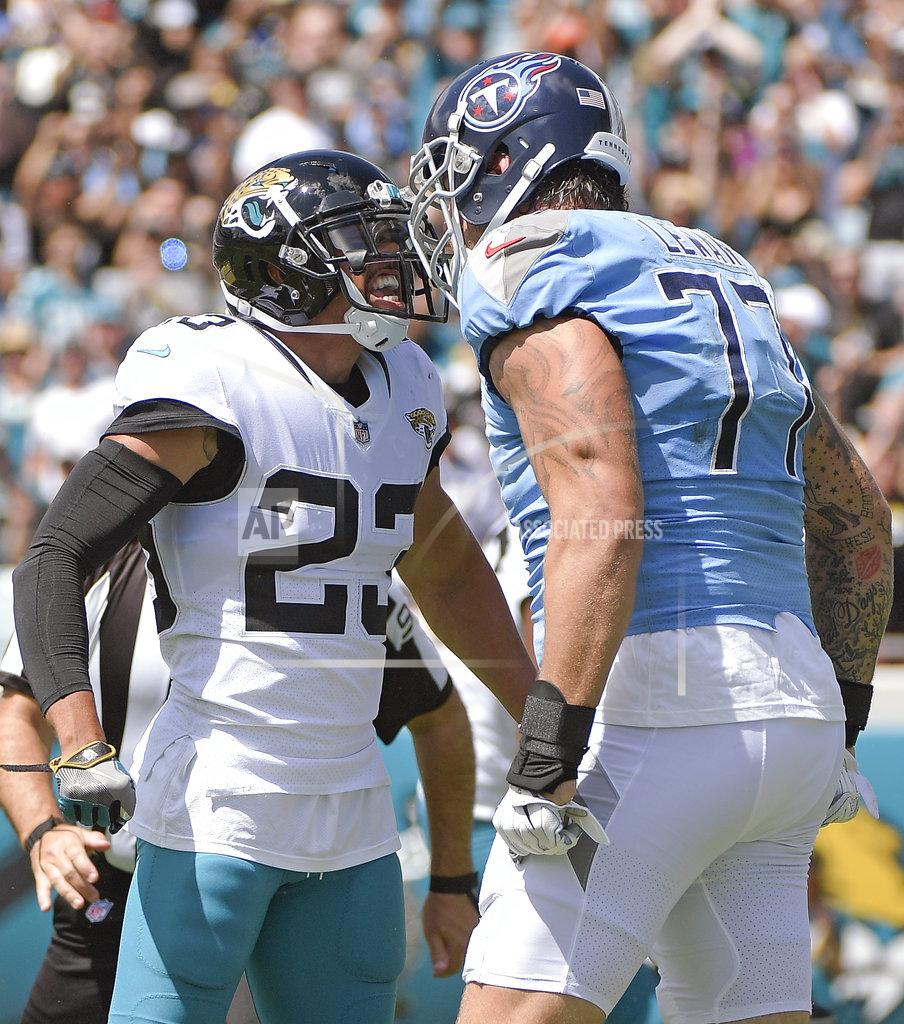 APTOPIX Titans Jaguars Football