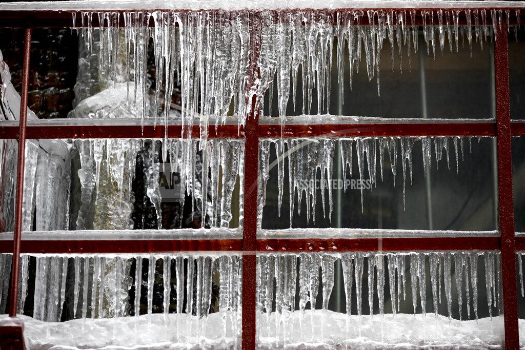 (Albert Cesare/The Cincinnati Enquirer/Ap) Ice hangs from a buildings fire escape in Downtown Cincinnati on Monday, Feb. 15, 2021. The National Weather Service issued a winter storm warning starting Monday and going through Tuesday with heavy snow expected. (Albert Cesare /The Cincinnati Enquirer via AP)