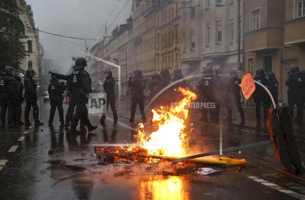 Jan Woitas Police officers secure Wolfgang-Heinze-Strasse after riots broke out at the end of a left-wing demonstration, in Leipzig, Germany, Saturday, Sept. 18, 2021. The campaign alliance "We are all Linx" had mobilized nationwide for the demonstration. (Jan Woitas/dpa via AP)