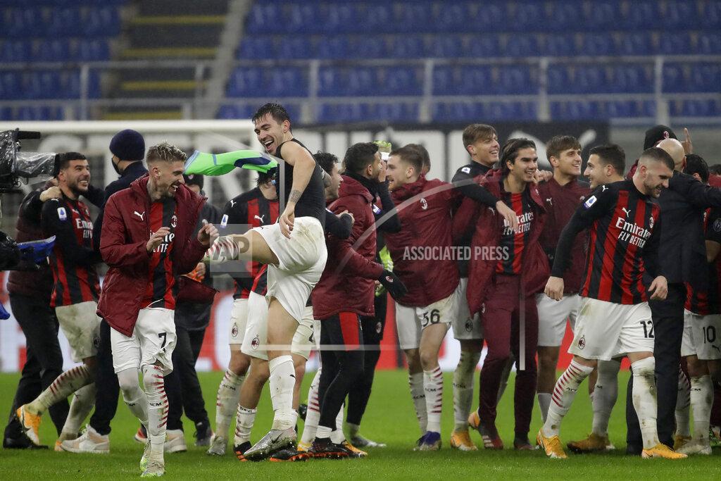 Luca Bruno AC Milan players celebrate their win against Lazio after the end of a Serie A soccer match between AC Milan and Lazio, at the San Siro stadium in Milan, Italy, Wednesday, Dec. 23, 2020. (AP Photo/Luca Bruno)