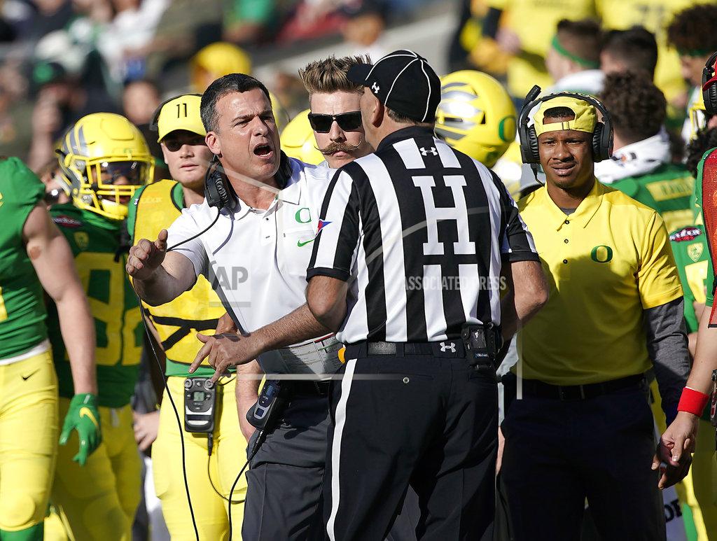 Tony Avelar Oregon coach Mario Cristobal argues a call with the head linesman during the second half against Michigan State in the Redbox Bowl NCAA college football game Monday, Dec. 31, 2018, in Santa Clara, Calif. Oregon won 7-6. (AP Photo/Tony Avelar)