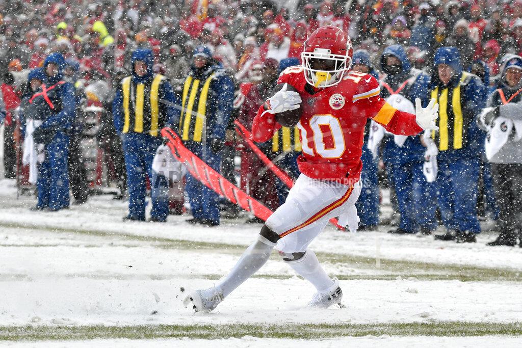 Ed Zurga Kansas City Chiefs wide receiver Tyreek Hill (10) runs for a touchdown during the second half of an NFL football game against the Denver Broncos in Kansas City, Mo., Sunday, Dec. 15, 2019. (AP Photo/Ed Zurga)