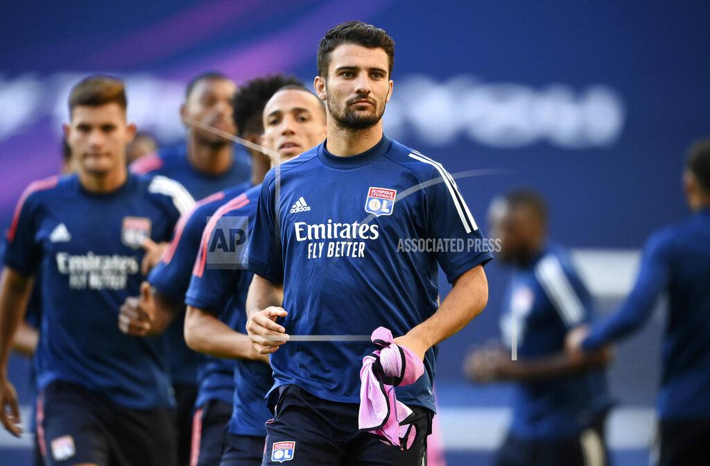 Franck Fife Lyon's Leo Dubois exercises during a training session at the Jose Alvalade stadium in Lisbon, Friday Aug. 14, 2020. Lyon will play Manchester City in a Champions League quarterfinals soccer match on Saturday. (Franck Fife/Pool via AP)