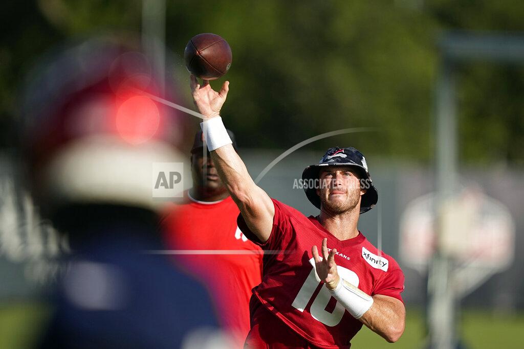 David J. Phillip Houston Texans quarterback Davis Mills (10) throws a pass during an NFL football training camp practice Saturday, July 30, 2022, in Houston. (AP Photo/David J. Phillip)