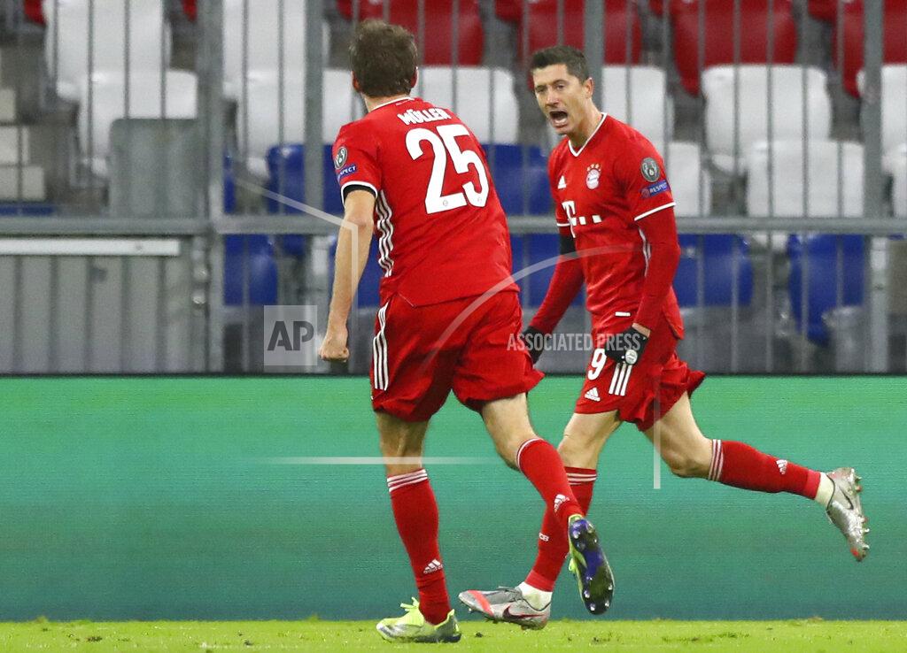 Matthias Schrader Bayern's Robert Lewandowski, right, celebrates with Bayern's Thomas Mueller after scoring his sides first goal during the Champions League Group A soccer match between Bayern Munich and RB Salzburg at the Allianz Arena in Munich, Czech Republic, Wednesday, Nov. 25, 2020. (AP Photo/Matthias Schrader)
