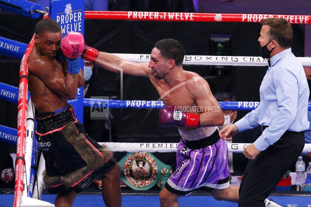 Brandon Wade Errol Spence Jr., left, covers up as Danny Garcia, right, delivers a punch during the WBC-IBF welterweight boxing bout in Arlington, Texas, Saturday, Dec. 5, 2020. (AP Photo/Brandon Wade)