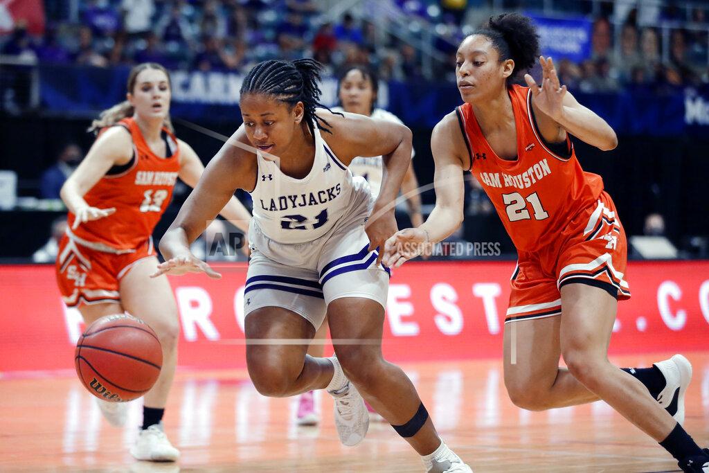 Michael Wyke Stephen F. Austin forward Aiyana Johnson (21) chases a loose ball in front of Sam Houston State forward Madelyn Batista (21) during the first half of an NCAA college basketball game for the Southland Conference women's tournament championship Sunday, March 14, 2021, in Katy, Texas. (AP Photo/Michael Wyke)