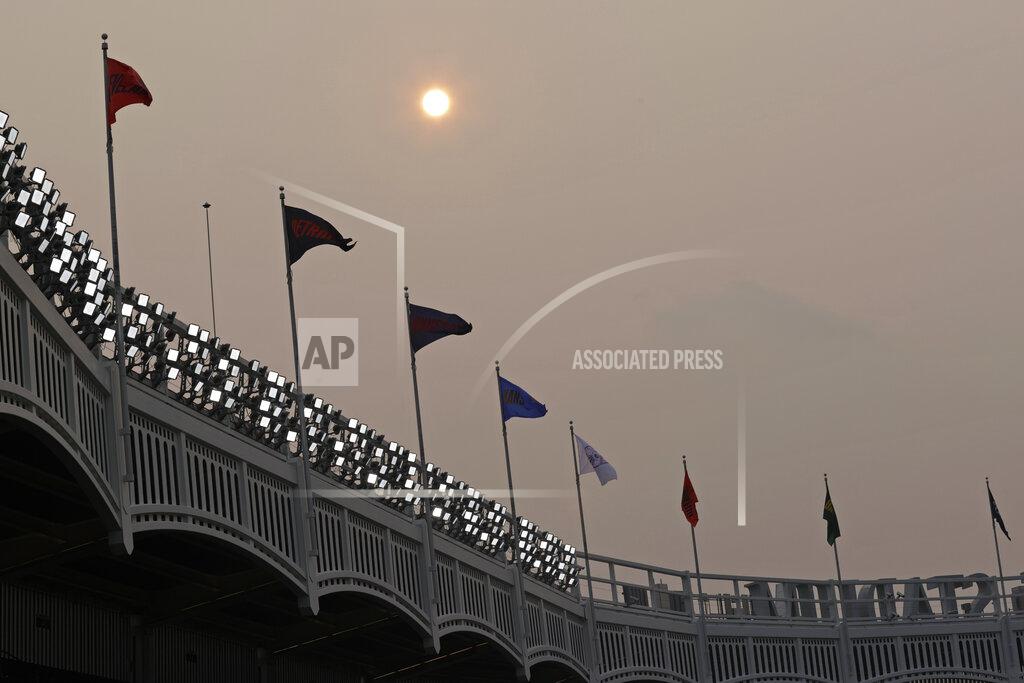 Adam Hunger Smoke from Western wildfires dims the sun before the Philadelphia Phillies played New York Yankees in a baseball game Tuesday, July 20, 2021, in New York. (AP Photo/Adam Hunger)