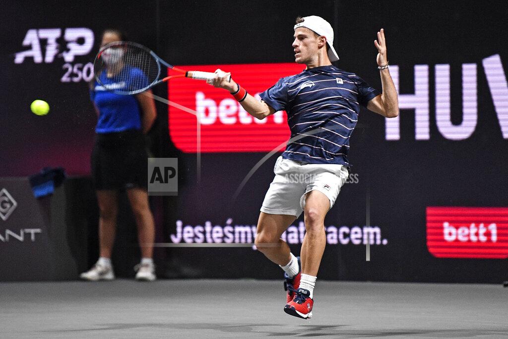 Martin Meissner Argentina's Diego Schwartzmann returns the ball during the ATP bett1HULKS Championship tennis final against Germany's Alexander Zverev in Cologne, Germany, Sunday, Oct. 25, 2020. (AP Photo/Martin Meissner)