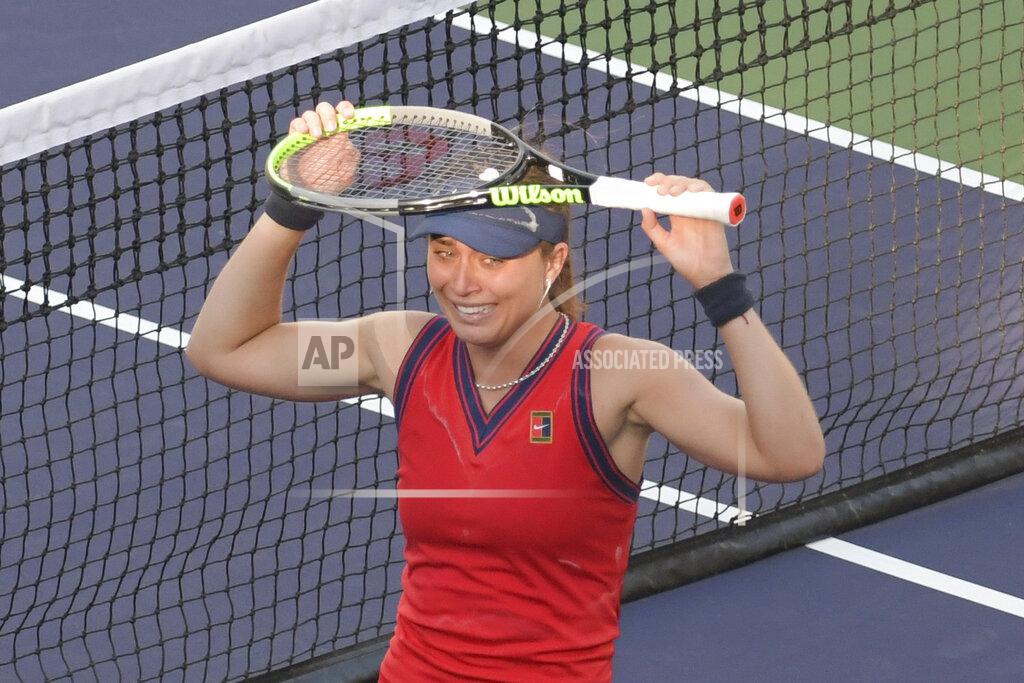 Paula Badosa defeats Victoria Azarenka at BNP Paribas Open