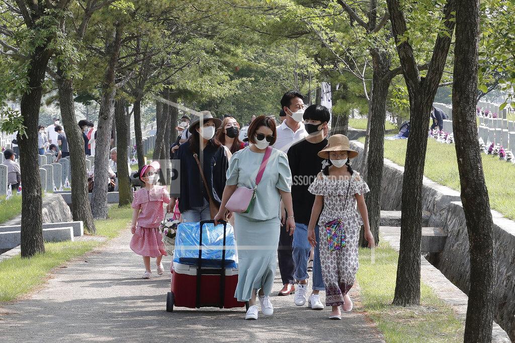 Ahn Young-Joon People wearing face masks to help protect against the spread of the new coronavirus visit to pay their respects on Memorial Day at the national cemetery in Seoul, South Korea, Saturday, June 6, 2020. (AP Photo/Ahn Young-joon)