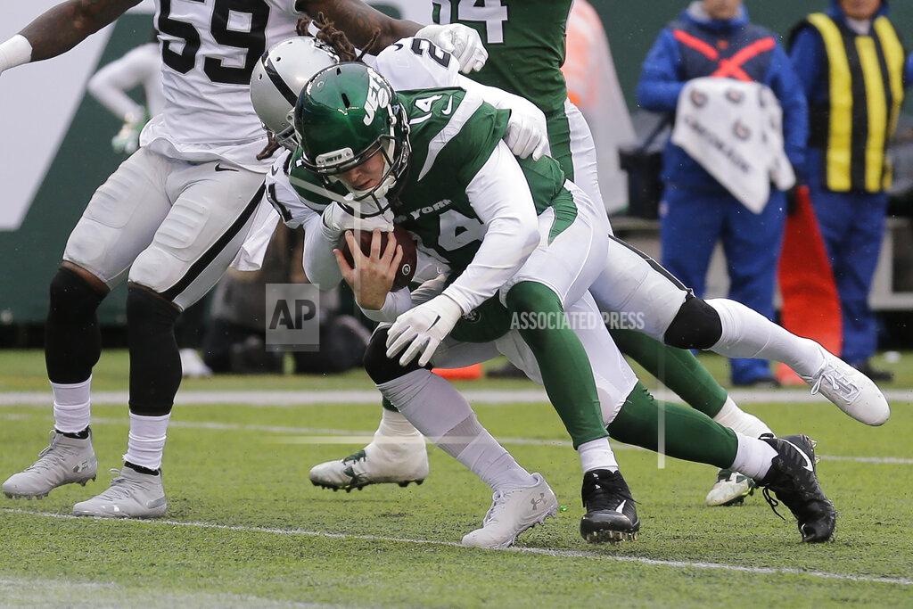 Seth Wenig New York Jets quarterback Sam Darnold (14) runs past Oakland Raiders' D.J. Swearinger (21) for a touchdown during the first half of an NFL football game Sunday, Nov. 24, 2019, in East Rutherford, N.J. (AP Photo/Seth Wenig)