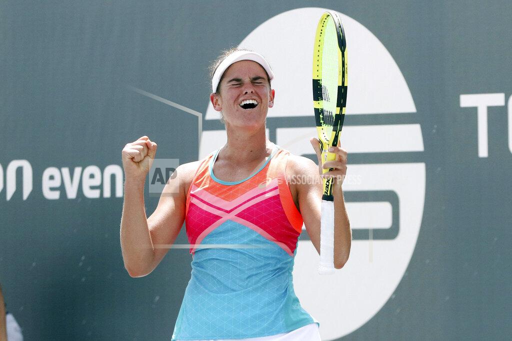 James Crisp Jennifer Brady celebrates after defeating Jil Belen Teichmann in a WTA tennis tournament championship match in Nicholasville, Ky., Sunday, Aug. 16, 2020. (AP Photo/James Crisp)