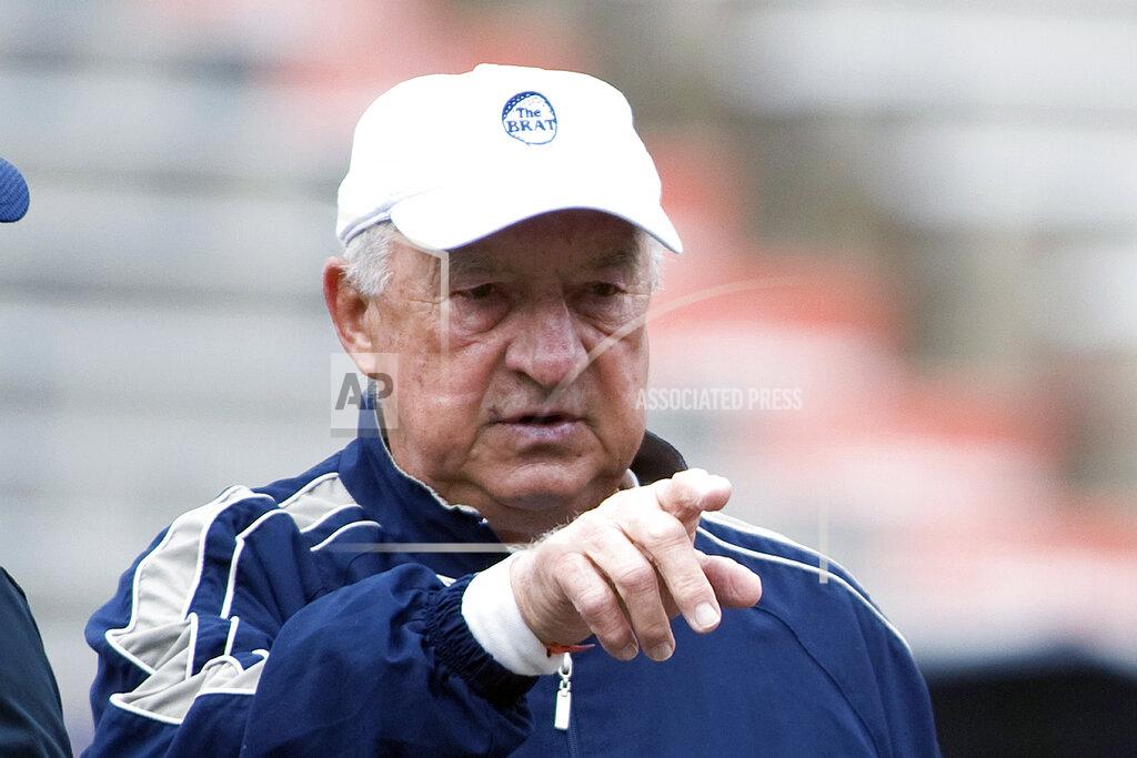 Phil Sandlin FILE - In this March 17, 2010, file photo, Zeke Bratkowski gestures during Pro Day for NFL scouts at the University of Florida in Gainesville, Fla. The Green Bay Packers say Zeke Bratkowski, the quarterback who backed up Bart Starr during the team’s 1960s dynasty, died Monday, Nov. 11, 2019, at his Florida home at age 88. (AP Photo/Phil Sandlin, File)