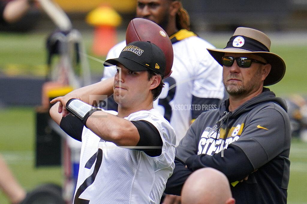 Gene J. Puskar Pittsburgh Steelers quarterback Mason Rudolph (2) throws a pass under the watchful eye of offensive coordinator Matt Canada, right, during the team's NFL mini-camp football practice in Pittsburgh, Tuesday, June 15, 2021. (AP Photo/Gene J. Puskar)