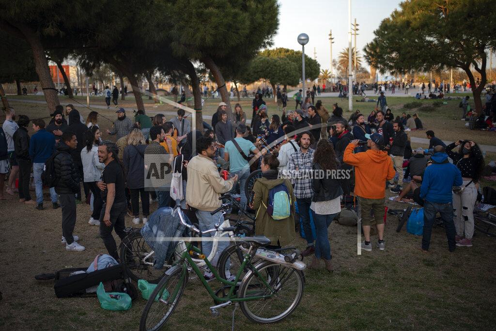 Emilio Morenatti Local people gather at a public park in Barcelona, Spain, Sunday, March 28, 2021. Efforts in Spain to restart tourism activity is drawing a mixed picture due to a patchwork of national, regional and European rules on travel that is confusing both tourists and their hosts. (AP Photo/Emilio Morenatti)