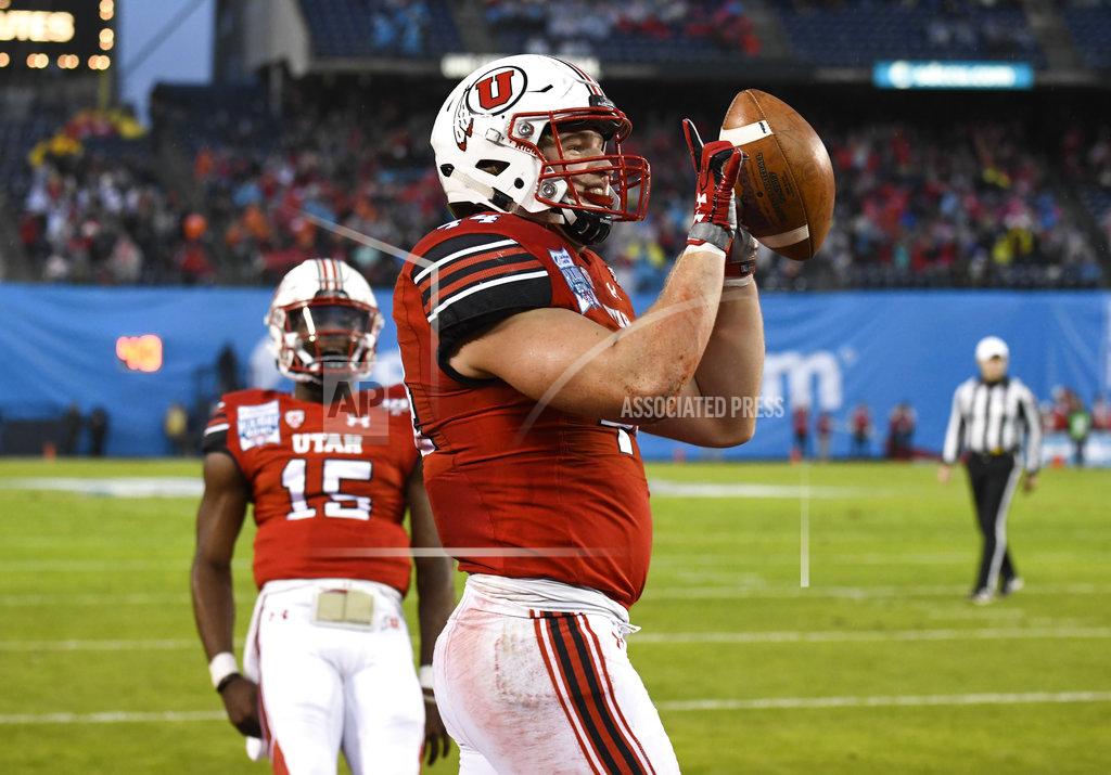 Denis Poroy Utah tight end Jake Jackson (44) celebrates after scoring a touchdown during the first half of the Holiday Bowl NCAA college football game against Northwestern, Monday, Dec. 31, 2018, in San Diego. (AP Photo/Denis Poroy)