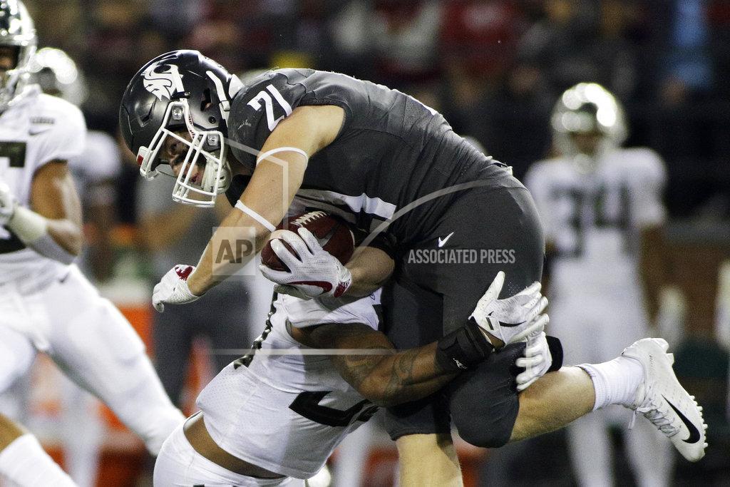 Young Kwak Oregon linebacker Kaulana Apelu, left, tackles Washington State running back Max Borghi (21) during the second half of an NCAA college football game in Pullman, Wash., Saturday, Oct. 20, 2018. Washington State won 34-20. (AP Photo/Young Kwak)