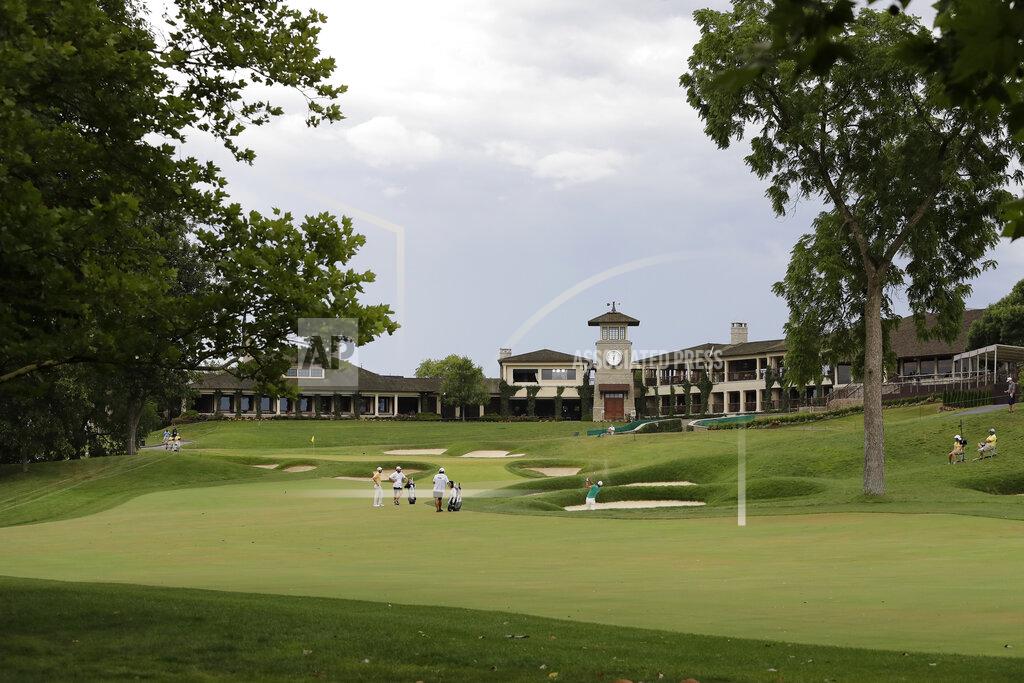 Darron Cummings Xinjun Zhang, of China, hits from a bunker toward the 18th green during the final round of the Memorial golf tournament, Sunday, July 19, 2020, in Dublin, Ohio. (AP Photo/Darron Cummings)