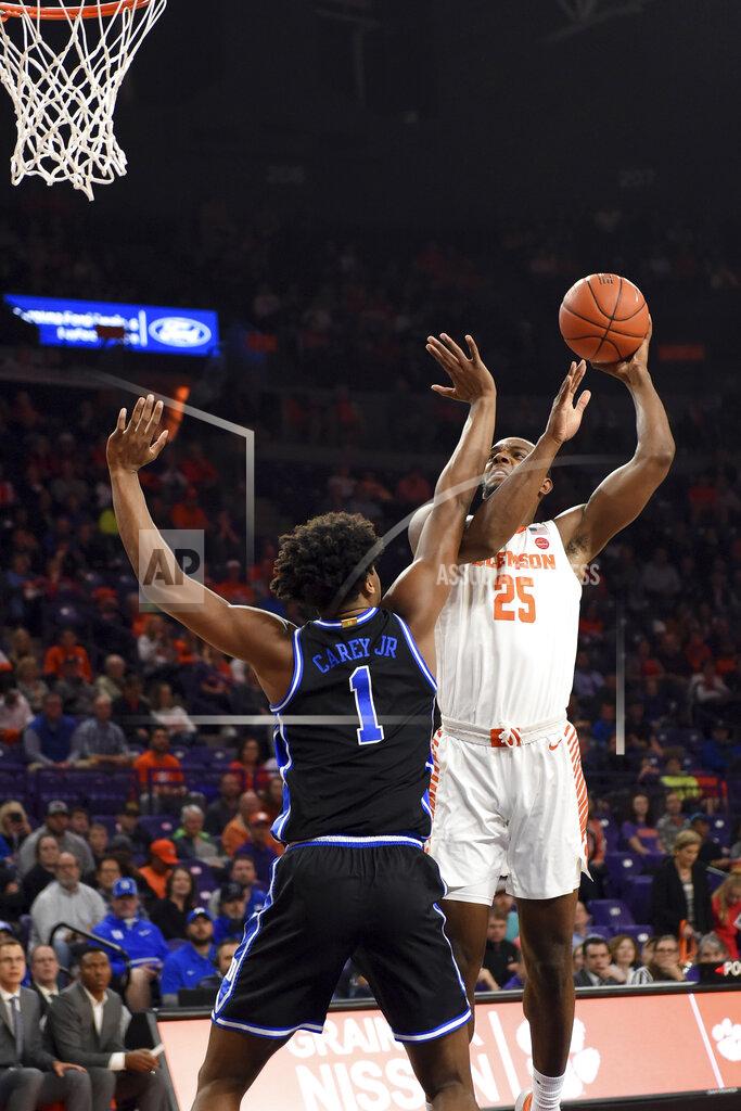 Richard Shiro Clemson's Aamir Simms (25) shoots while defended by Duke's Vernon Carey Jr. during the first half of an NCAA college basketball game Tuesday, Jan. 14, 2020, in Clemson, S.C. (AP Photo/Richard Shiro)
